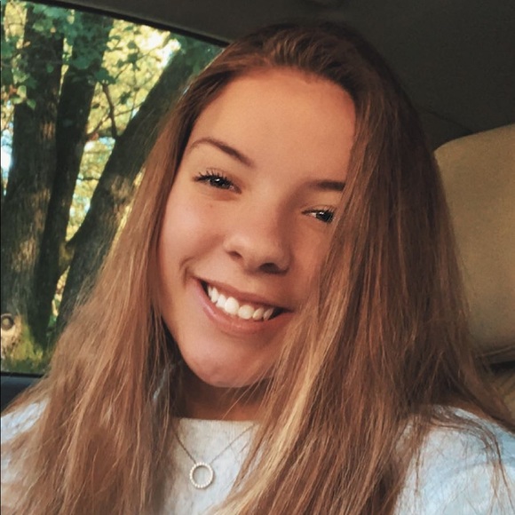 Meet your Posher, Rae - Picture 1 of 1